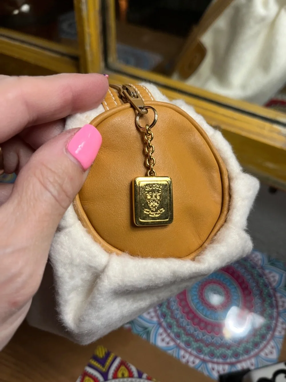 Gucci Cream Cosmetic Pouch with Tan leather Trim. Excellent - Picture 2 of 9